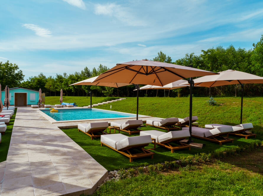 majorat la piscina