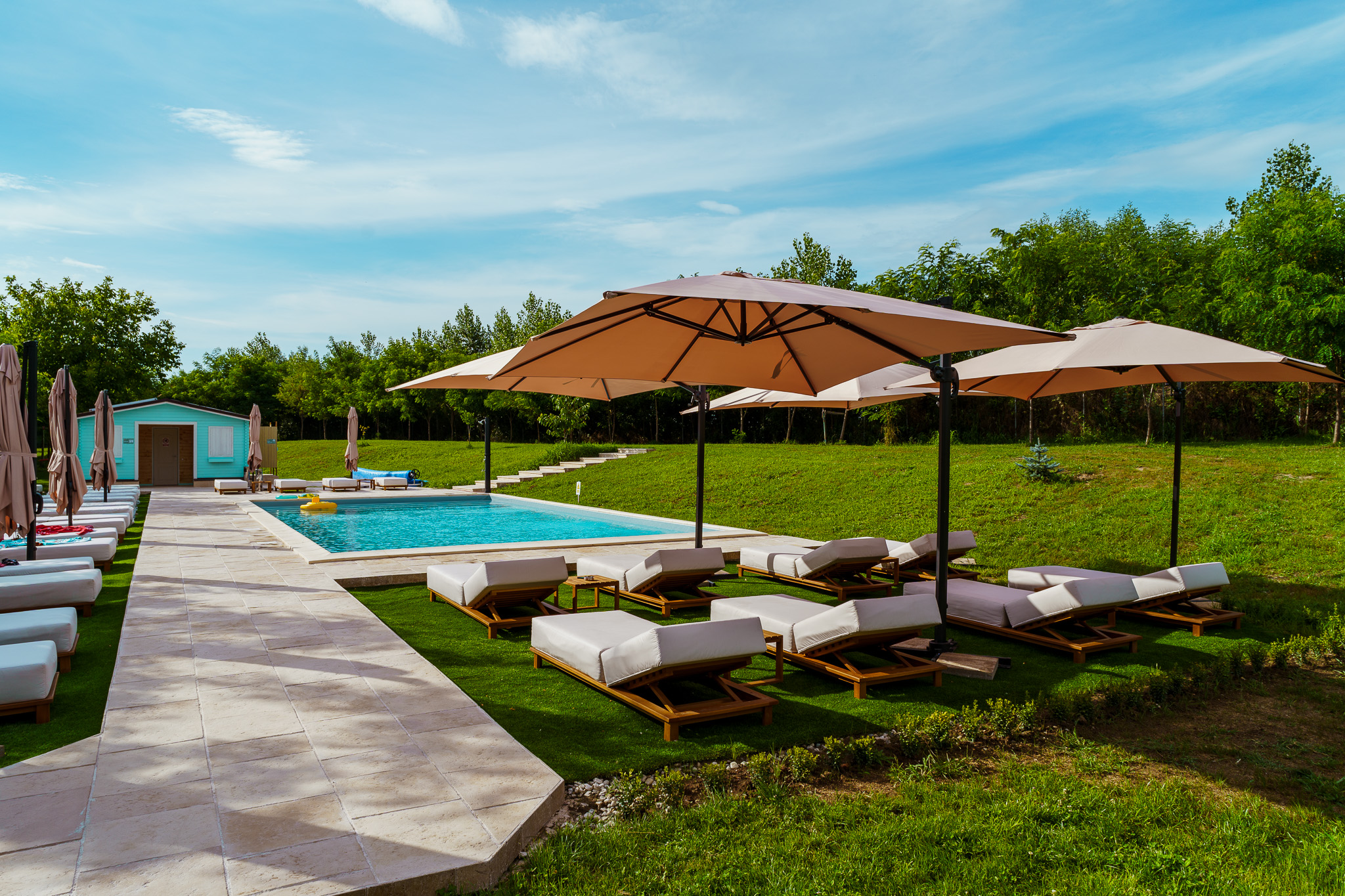 majorat la piscina
